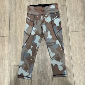 “Strut This” cropped leggings